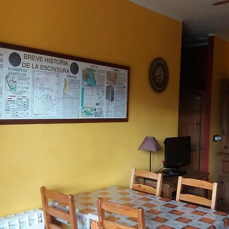 Escuelas De Fuentes 公寓